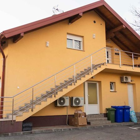 Rooms & Apartment Perak Kutjevo 外观 照片