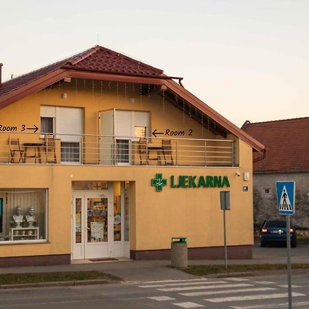 Rooms & Apartment Perak Kutjevo 外观 照片