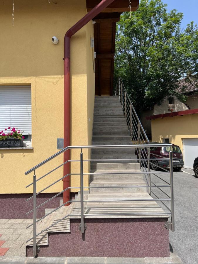 Rooms & Apartment Perak Kutjevo 外观 照片
